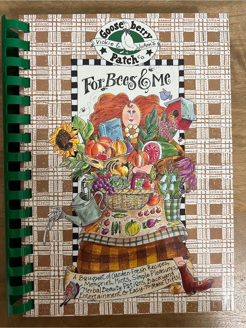 Gooseberry Patch For Bees & Me Cookbook - Brown & Green
